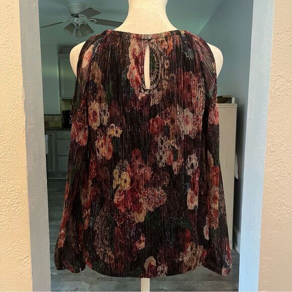 INC International Concepts Cold Shoulder Floral Top w/ Metallic Lining - Picture 11 of 12